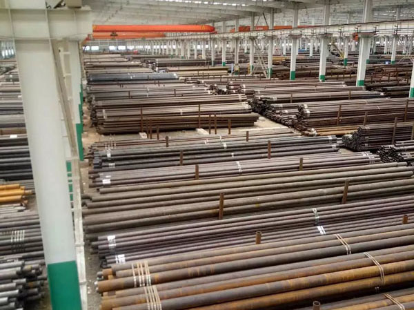 聊城無(wú)縫鋼管廠(chǎng)室內倉庫大量現貨供應